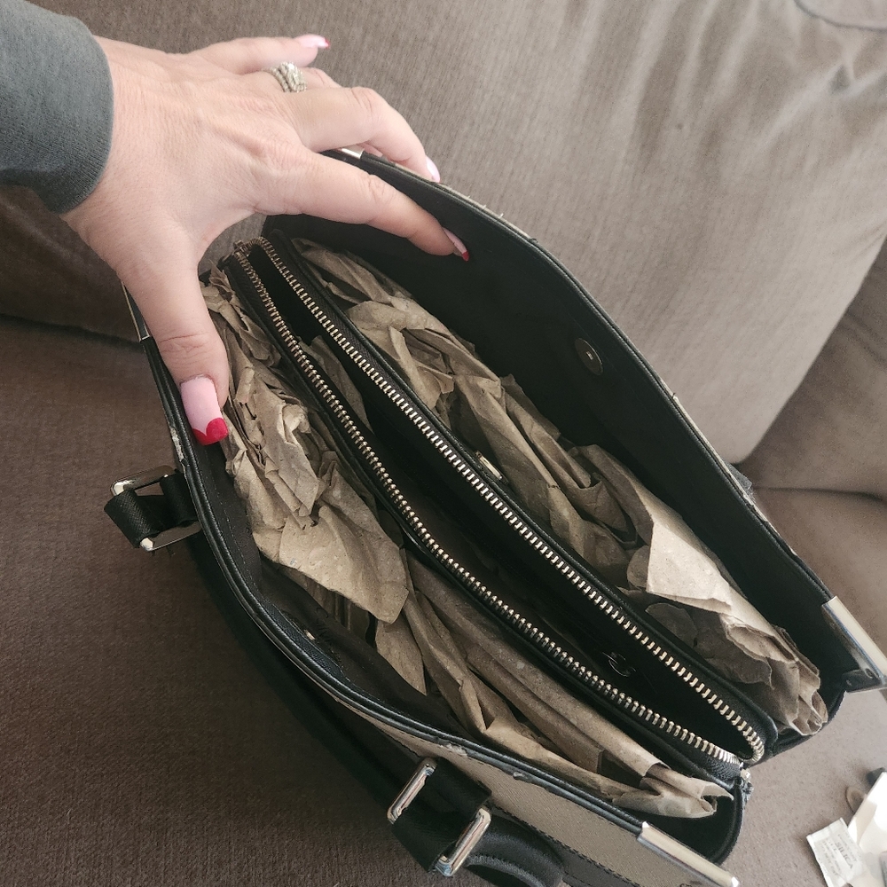 Calvin Klein Women's Black and Tan Tote Bag - Picture 4 of 9